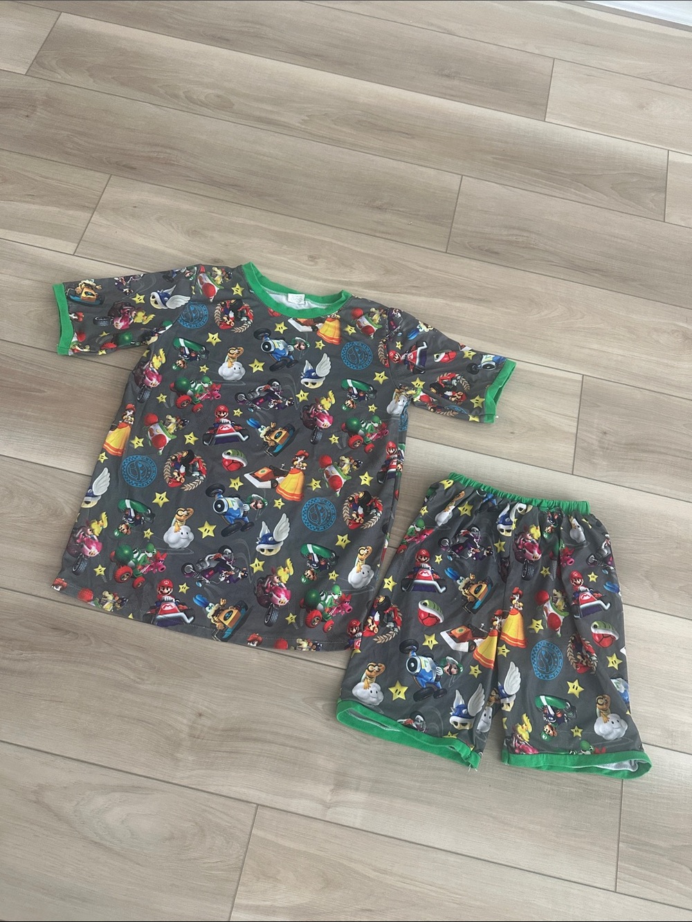 Kids Grey Character Short Pajama Set with Green Trim - Fun Print Size 7XL - Picture 8 of 13